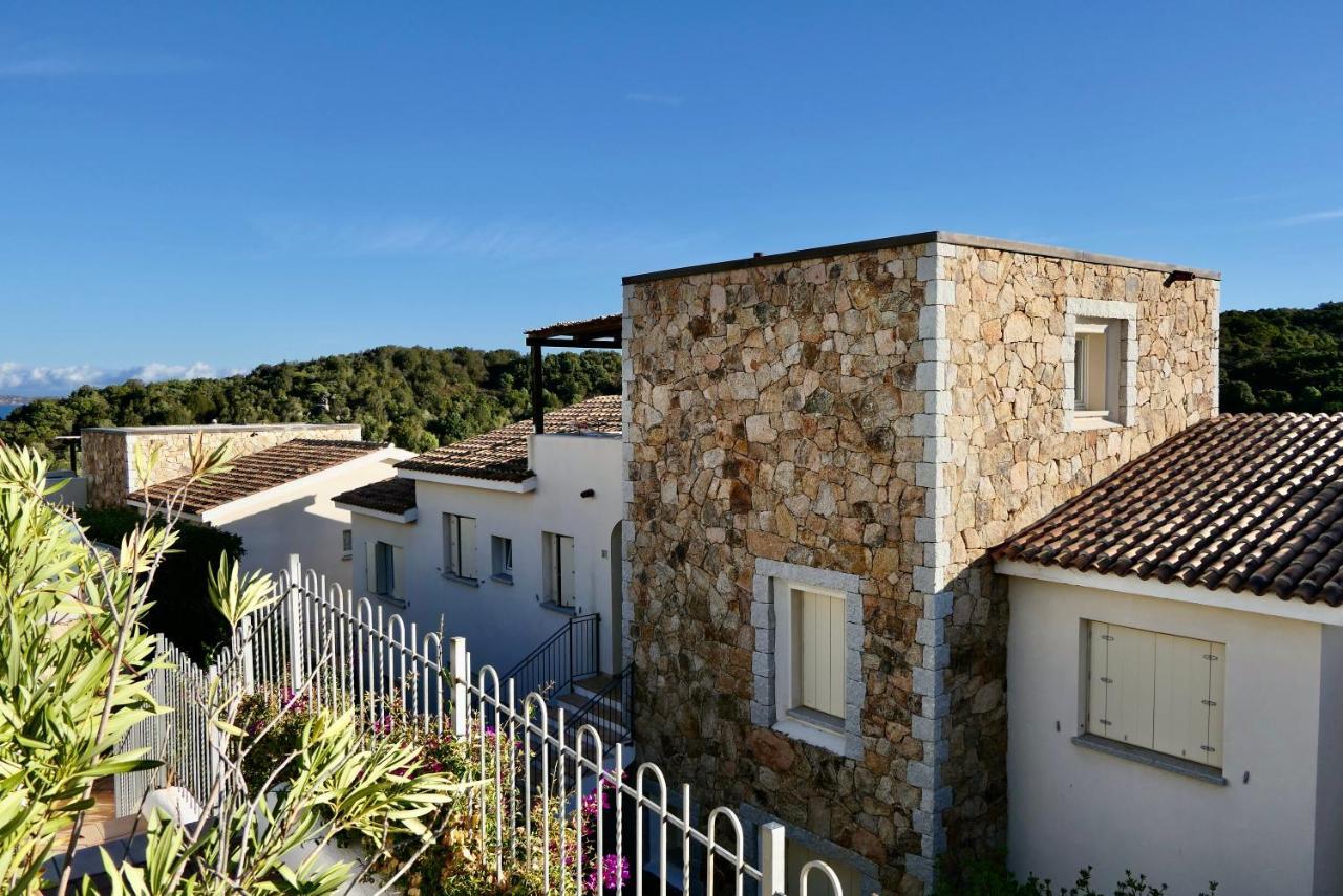 Residence Con Piscina A 4 Km Da Baja Sardinia Cala Bitta Exterior photo